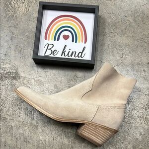 * Steve Madden Cream Ankle Boots